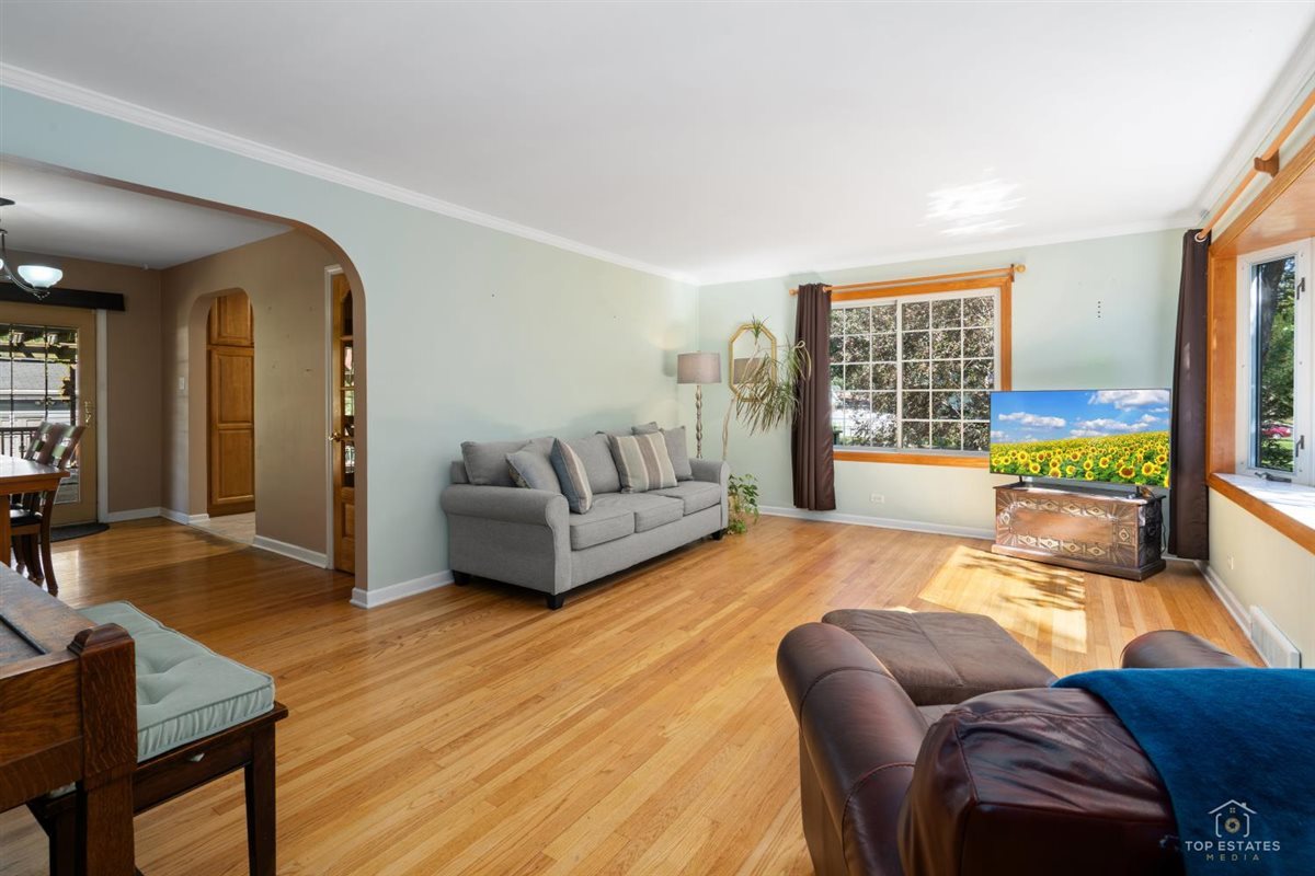 100 S Wisconsin Avenue Property Photo 3