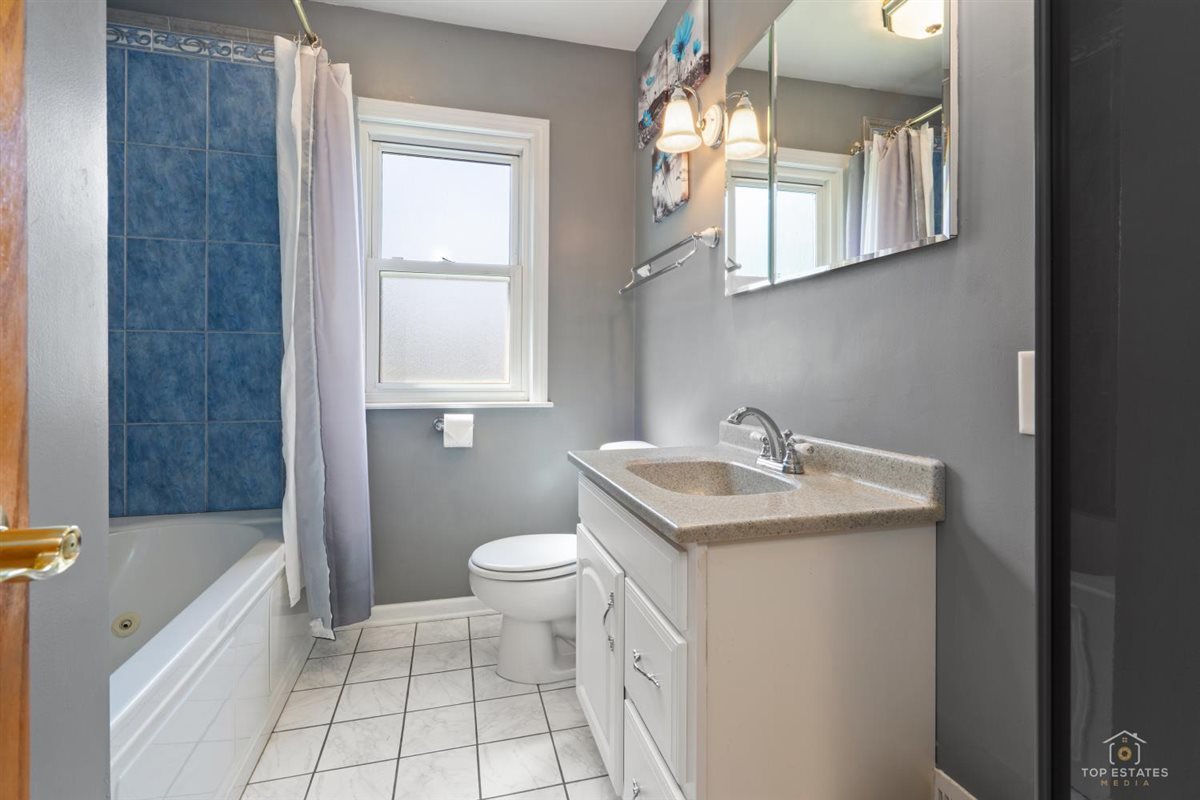 100 S Wisconsin Avenue Property Photo 11