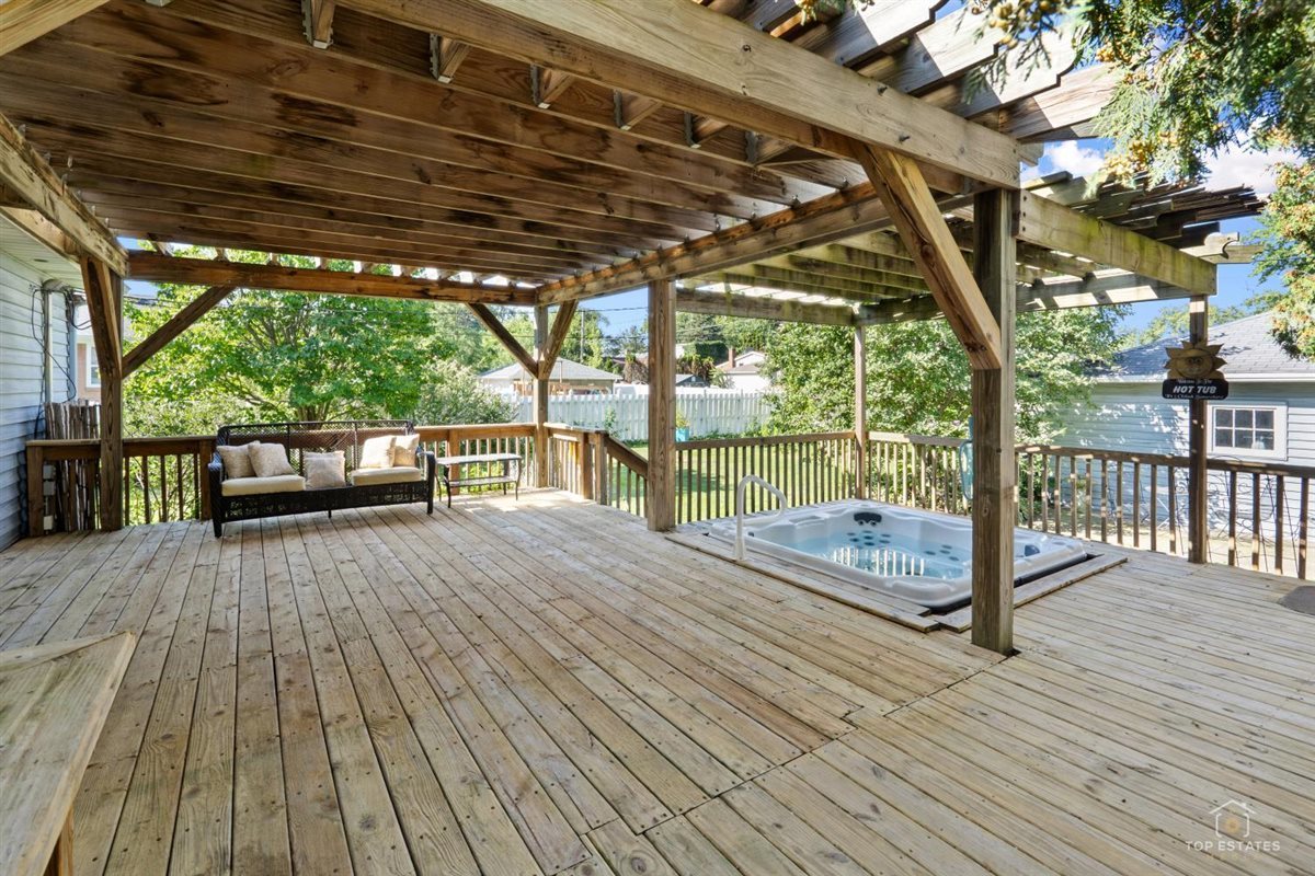 100 S Wisconsin Avenue Property Photo 15