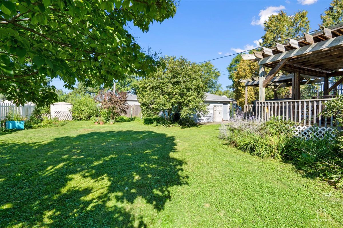 100 S Wisconsin Avenue Property Photo 18