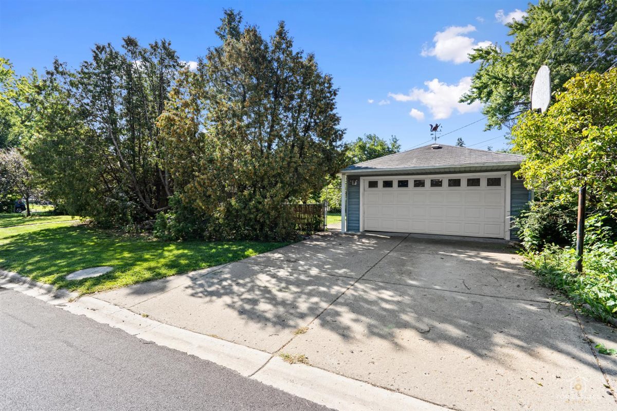 100 S Wisconsin Avenue Property Photo 20