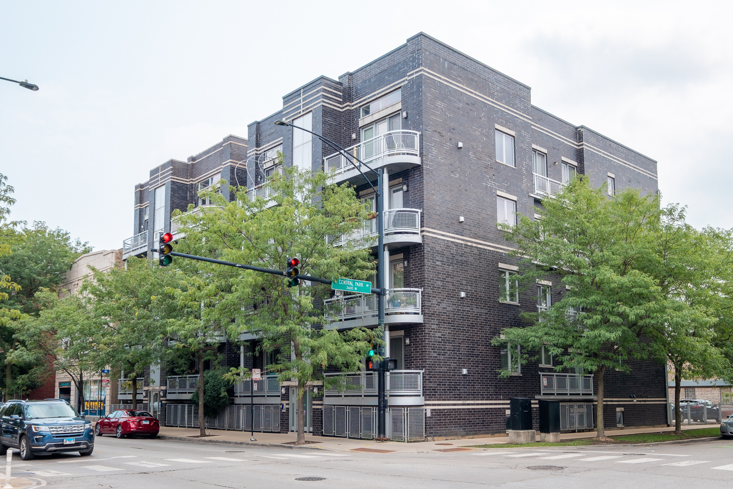 3559 W Montrose Avenue 4e Property Photo 1
