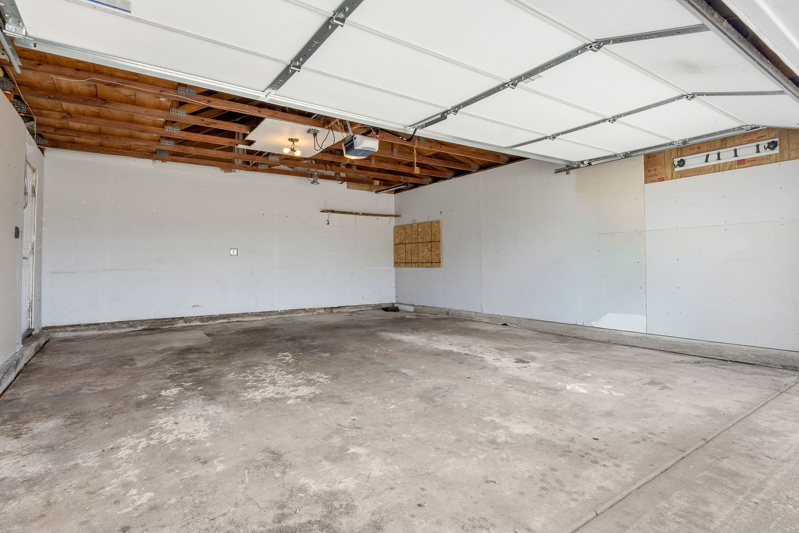 1295 Foxcroft Drive Property Photo 32