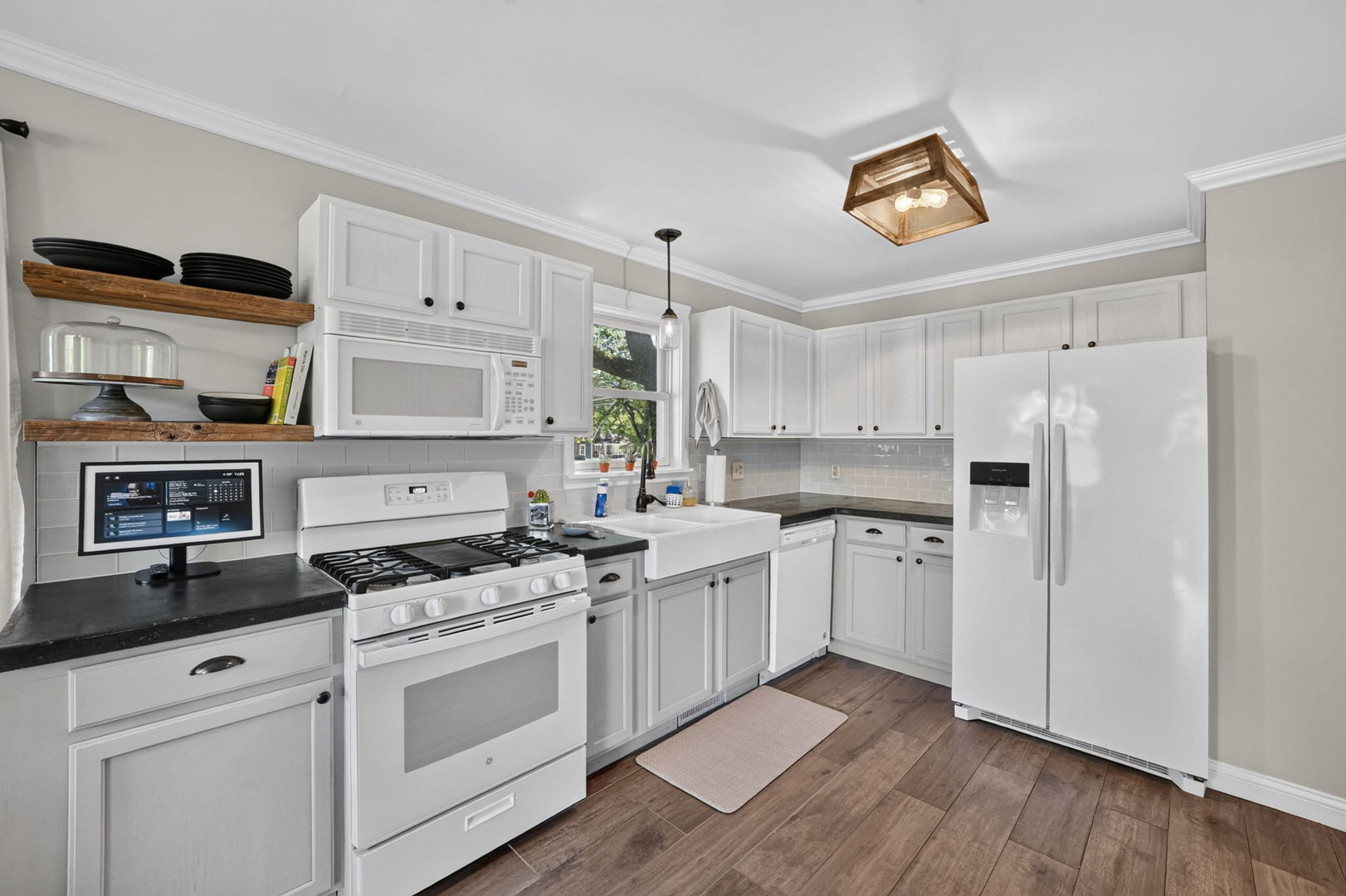 1212 Dean Street Property Photo 8