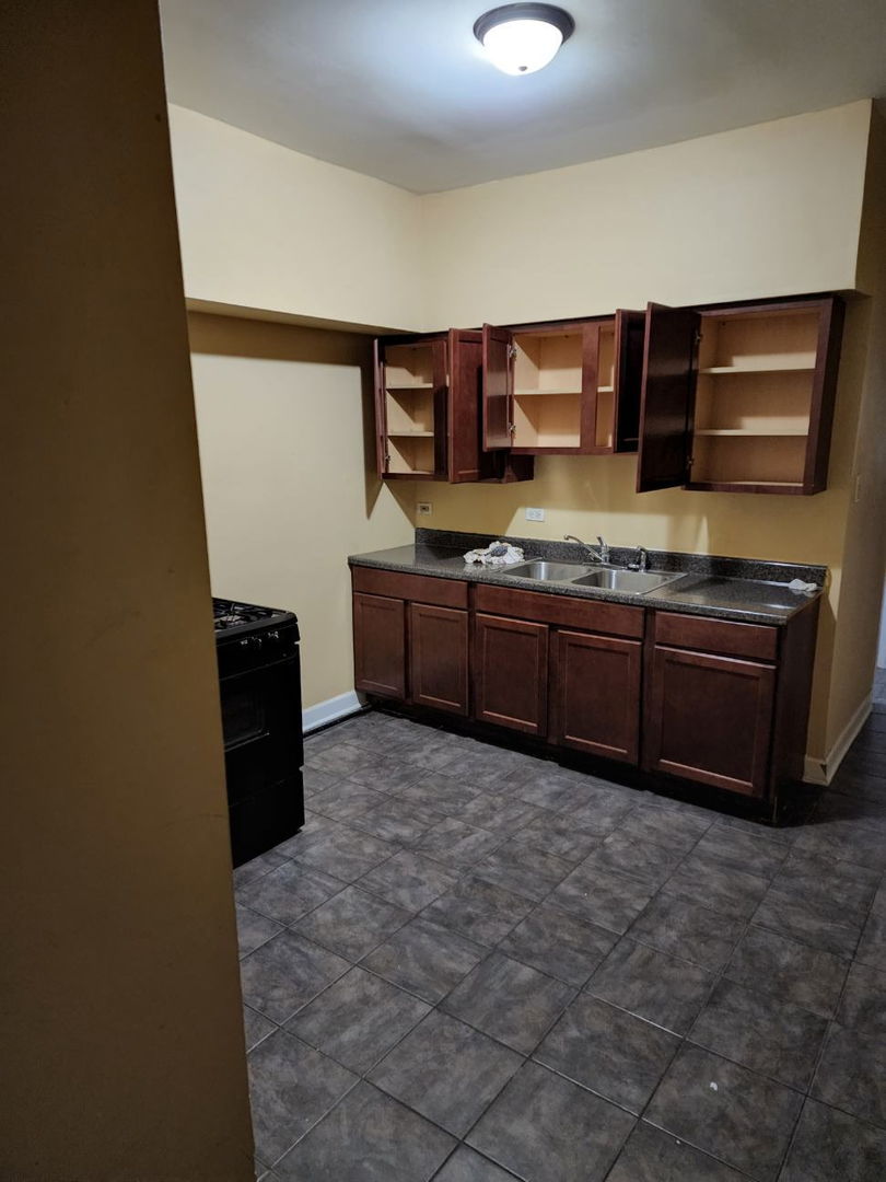 6959 S Eberhart Avenue Property Photo 3