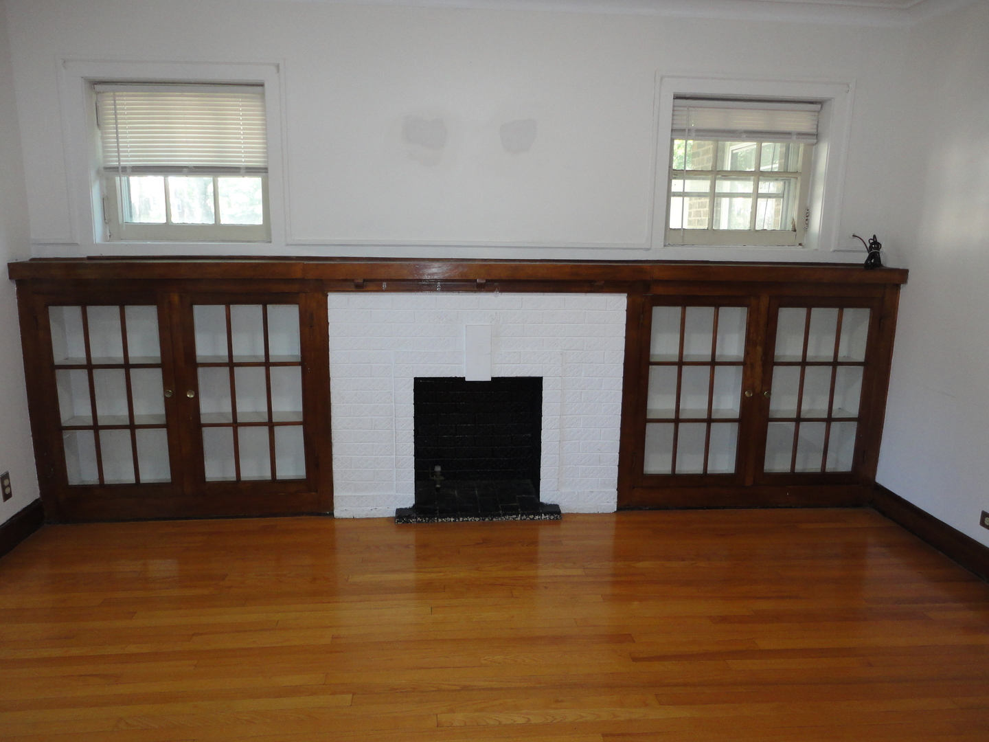 5700 N Artesian Avenue 1s Property Photo 4