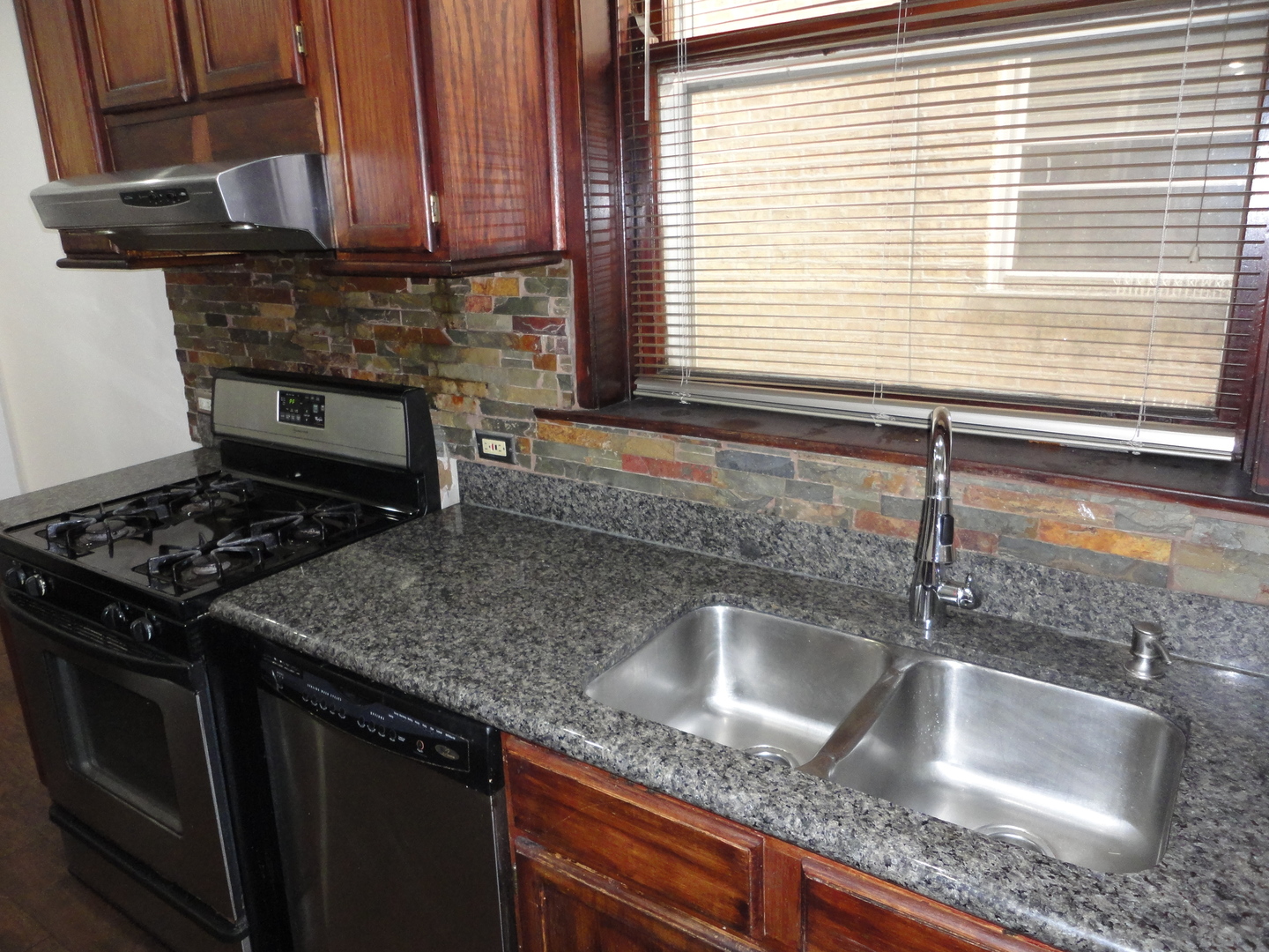 5700 N Artesian Avenue 1s Property Photo 9