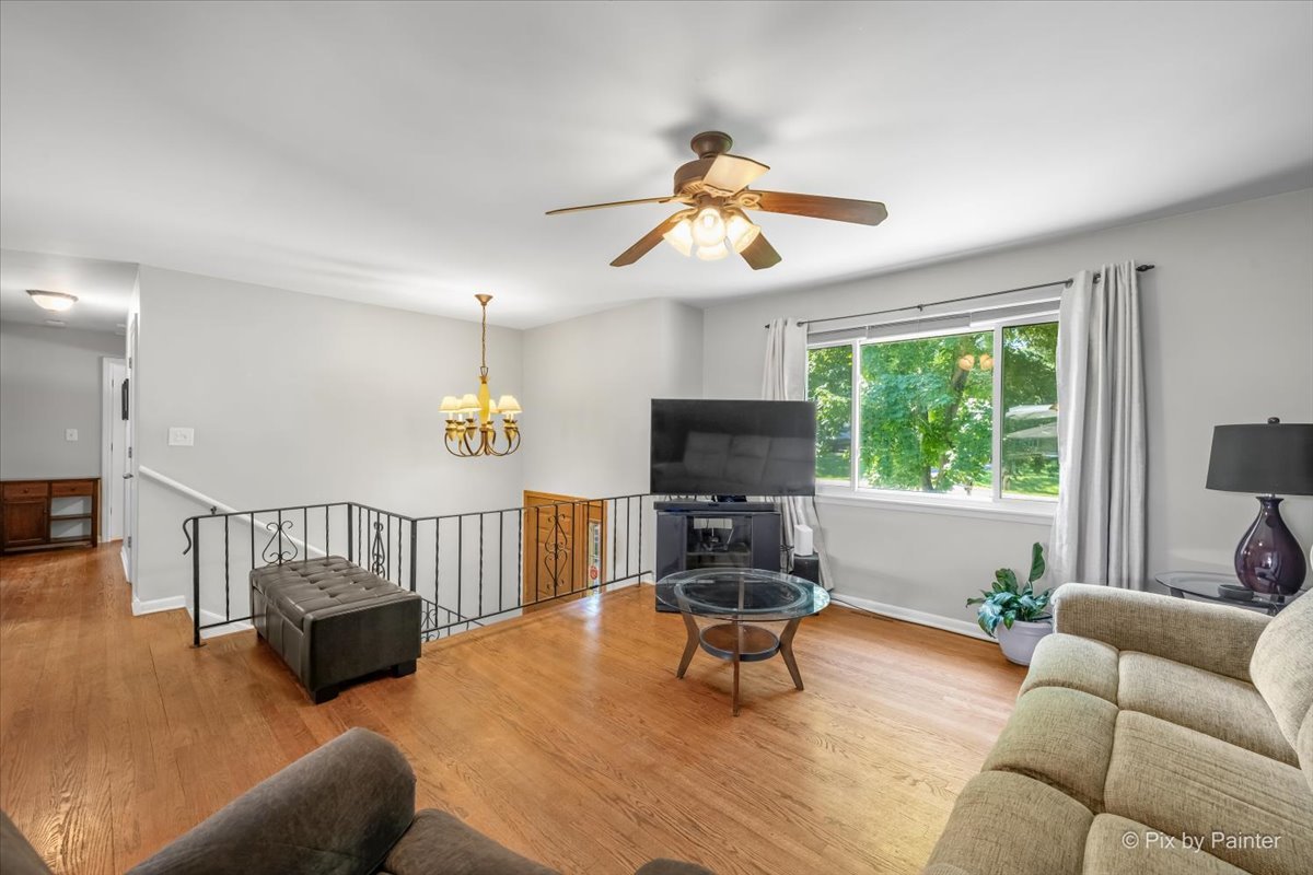 29w264 Lee Road Property Photo 2