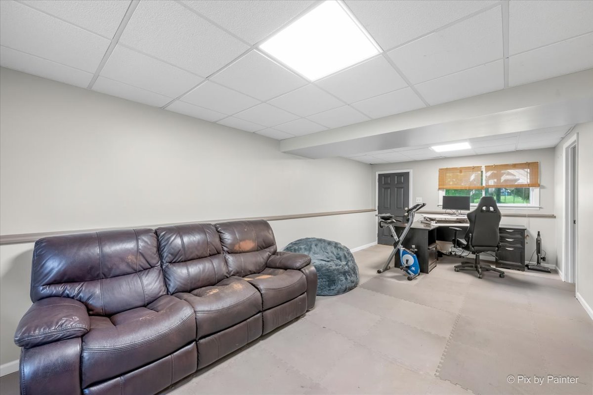 29w264 Lee Road Property Photo 13