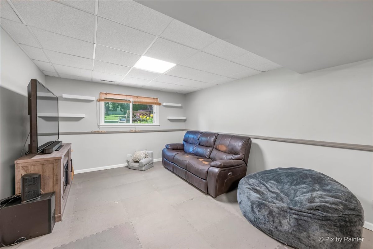 29w264 Lee Road Property Photo 14
