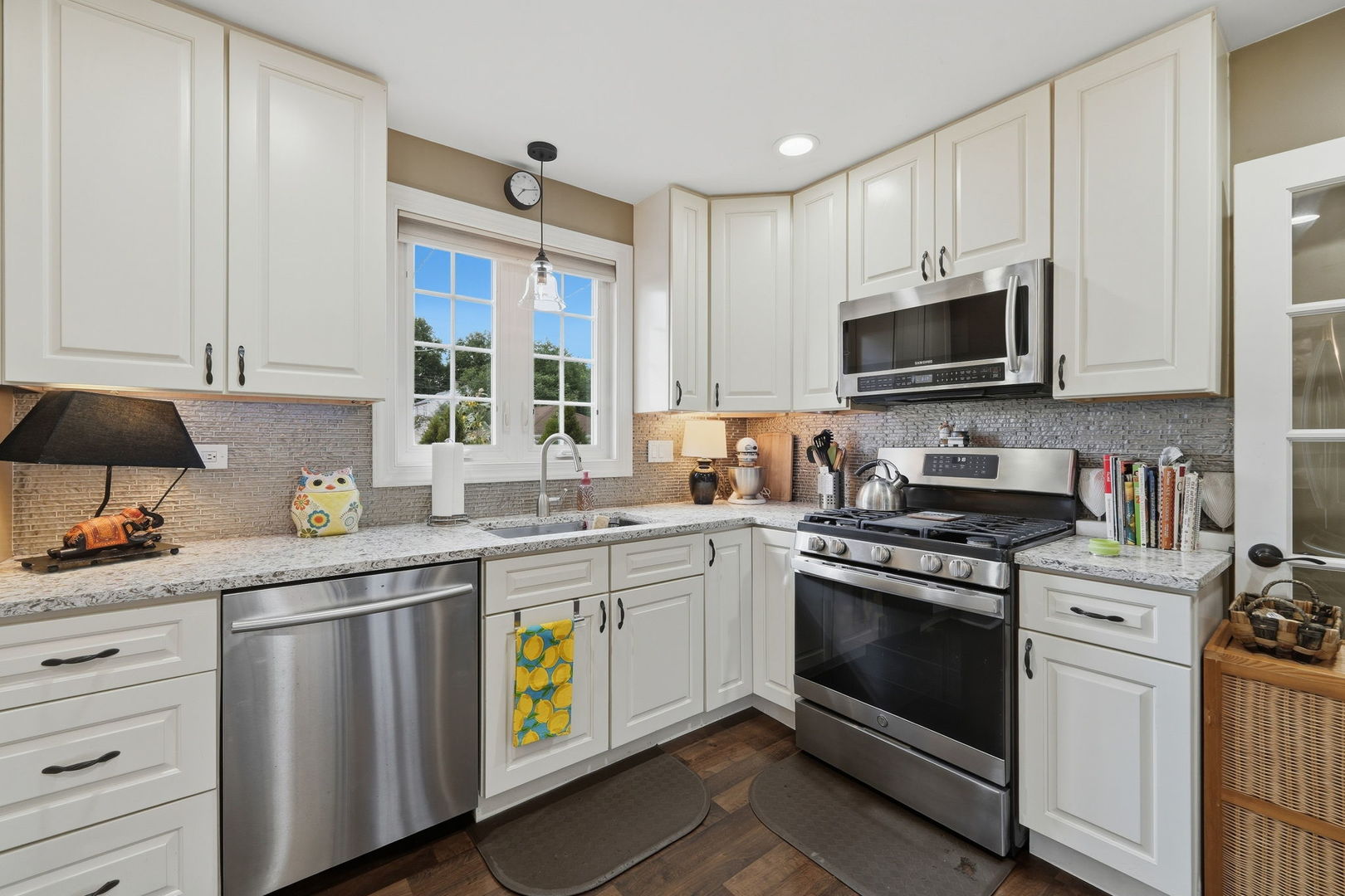 5046 N Rutherford Avenue Property Photo 13