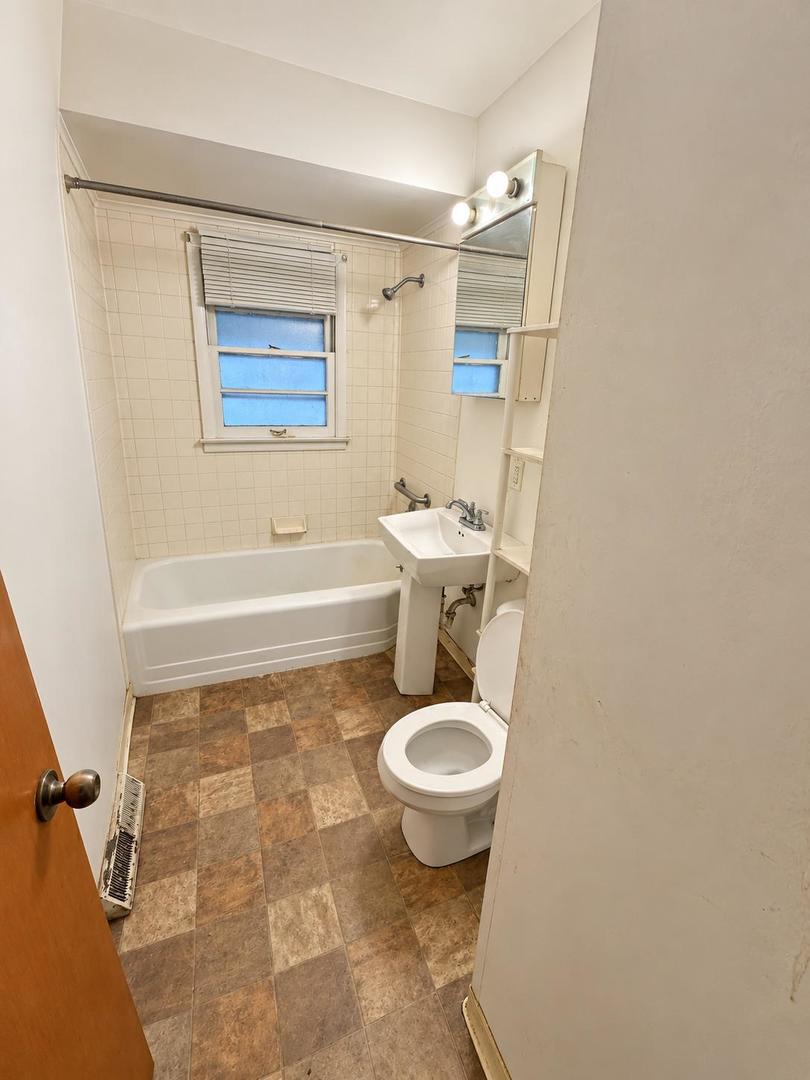 14717 Turlington Avenue Property Photo 9