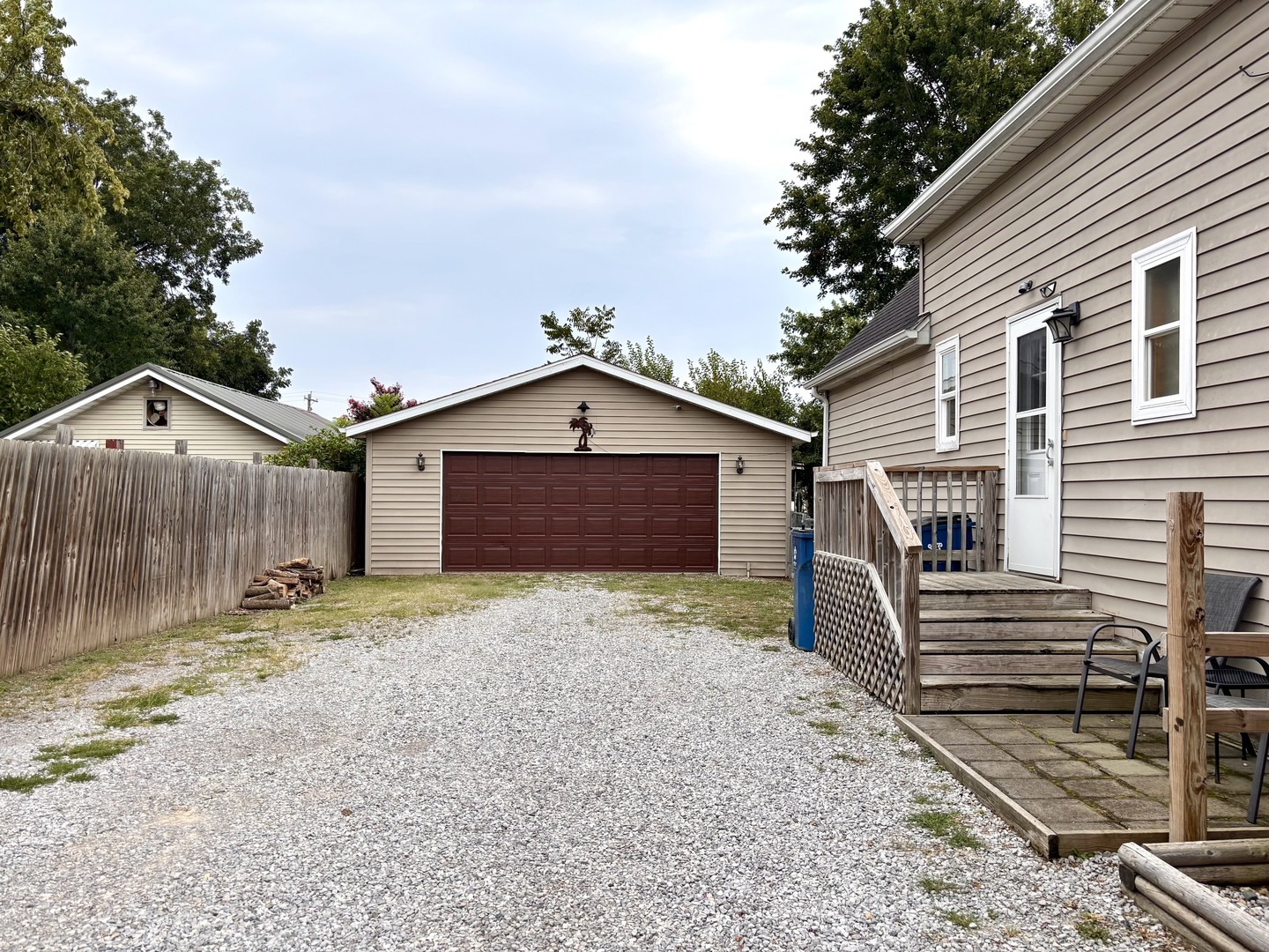 302 N Emma Street Property Photo 3