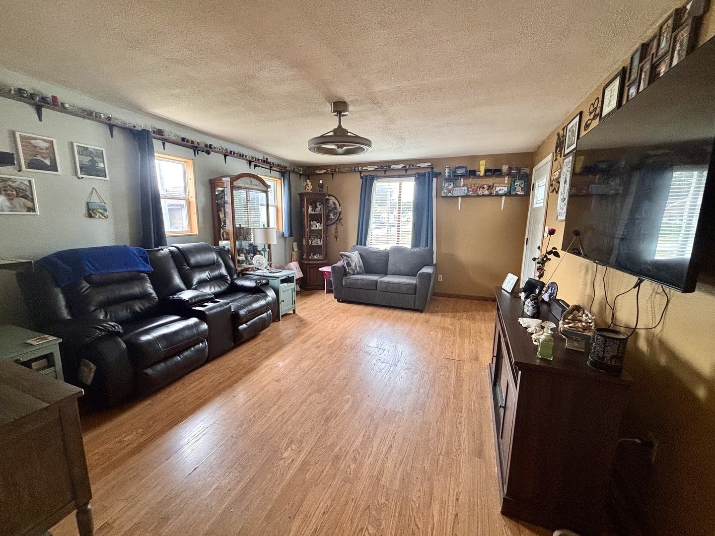 302 N Emma Street Property Photo 4