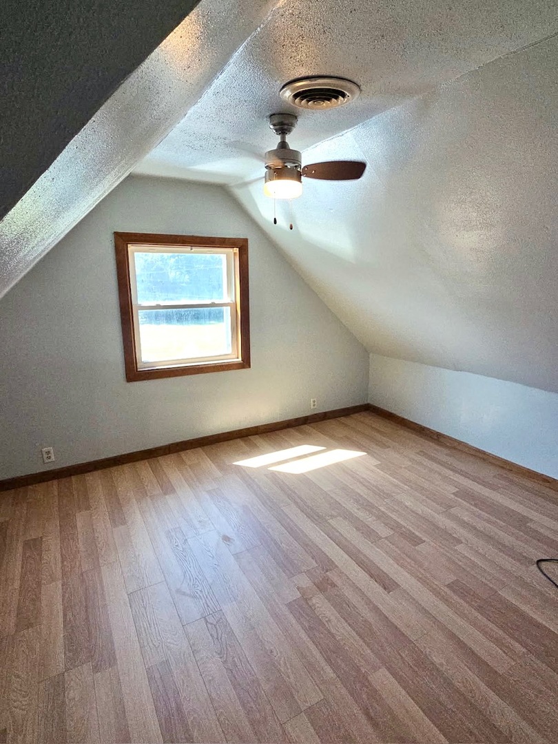 302 N Emma Street Property Photo 17