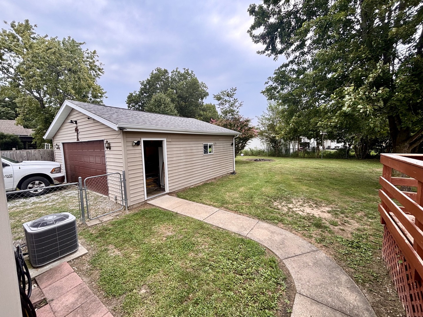 302 N Emma Street Property Photo 23