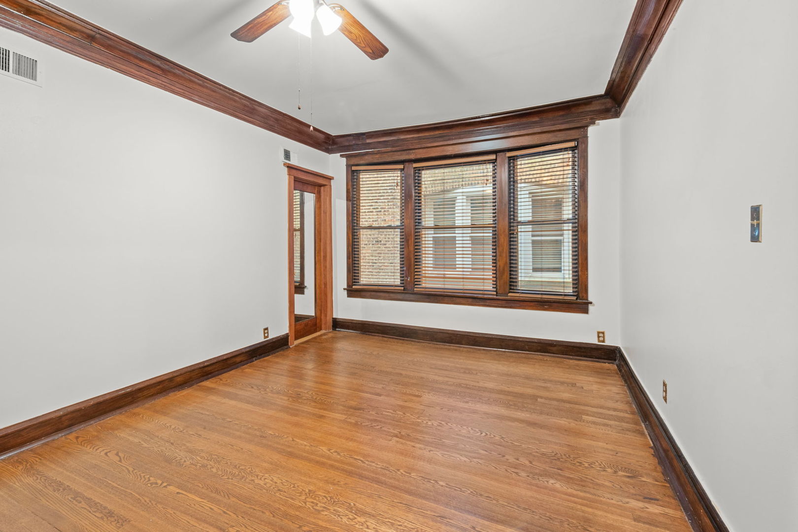 5433 S Greenwood Avenue 2 Property Photo 11