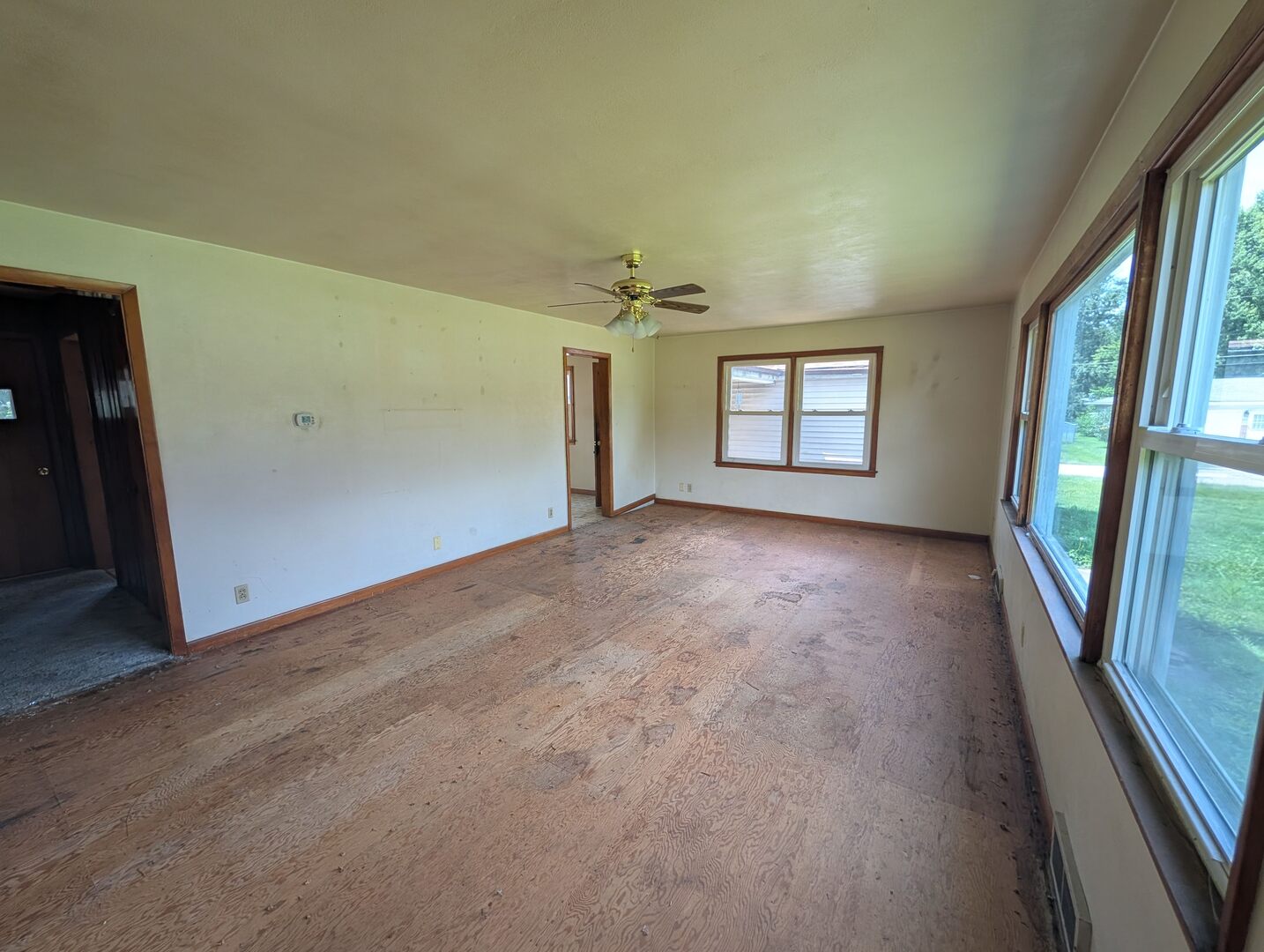 203 E 2nd Street Property Photo 3