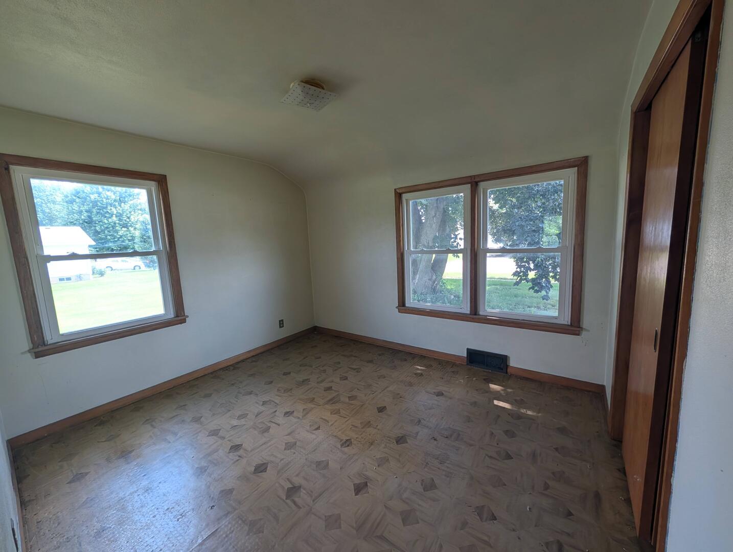 203 E 2nd Street Property Photo 8