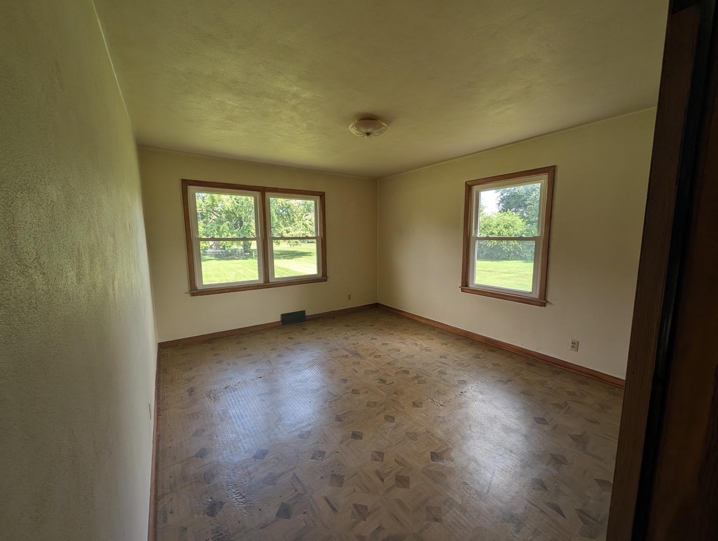 203 E 2nd Street Property Photo 9
