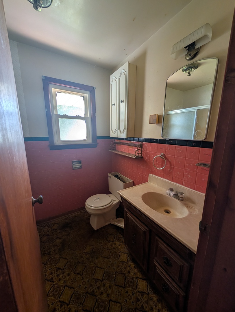 203 E 2nd Street Property Photo 10