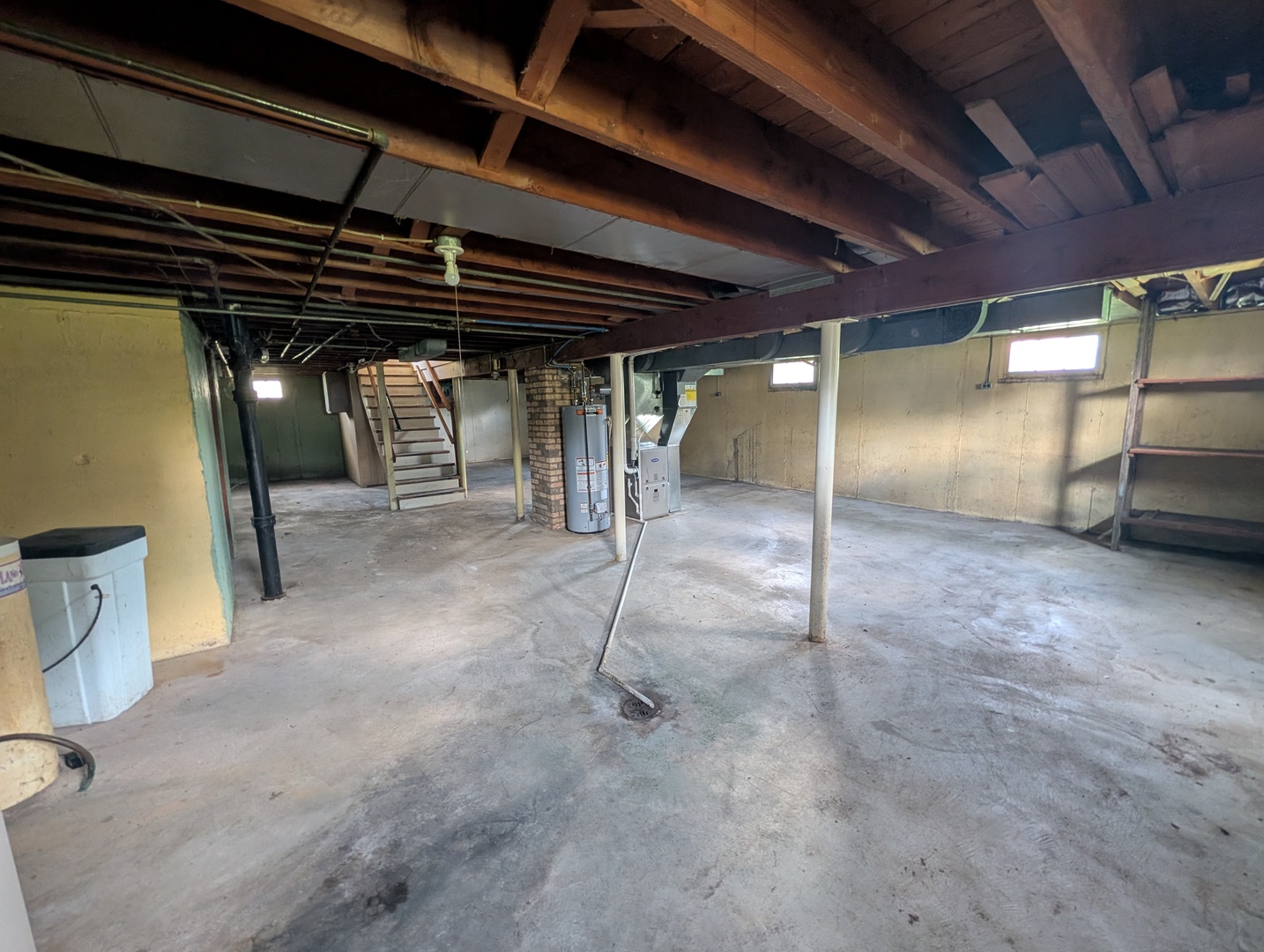 203 E 2nd Street Property Photo 11
