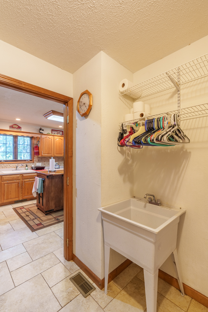 15558 E Country Meadow Road Property Photo 12