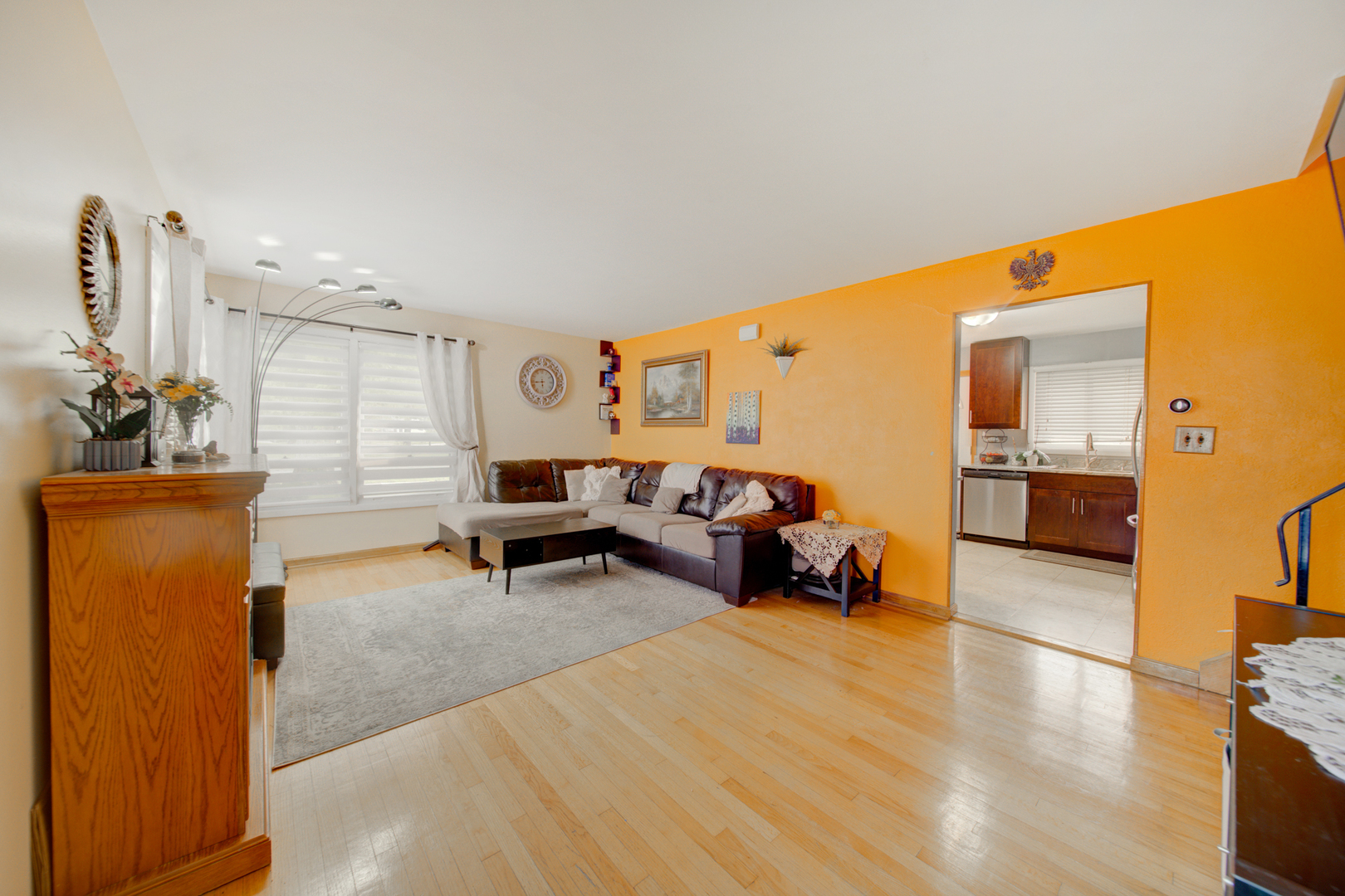 513 W Willow Glen Property Photo 5
