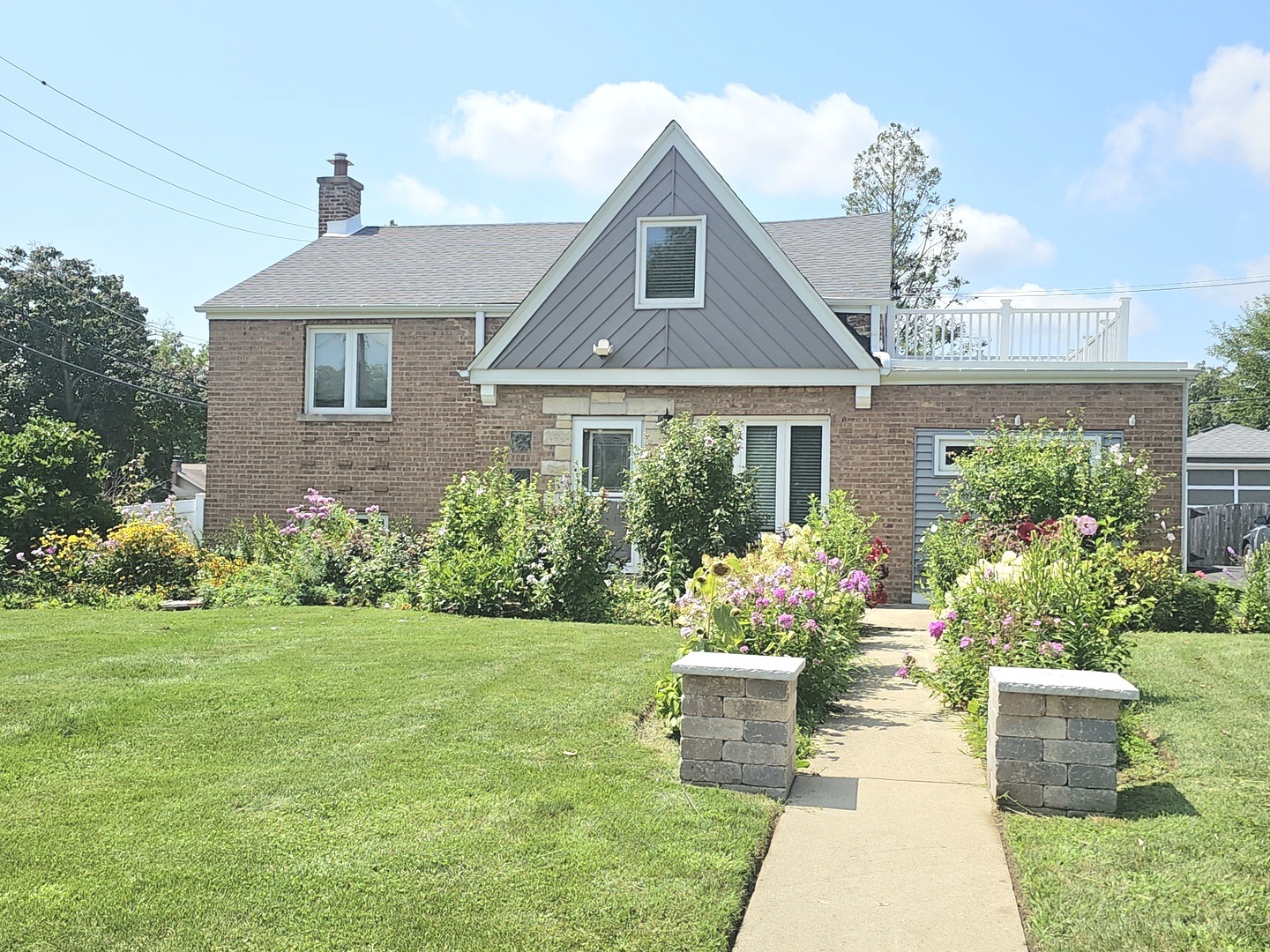 944 S Ardmore Avenue Property Photo 1