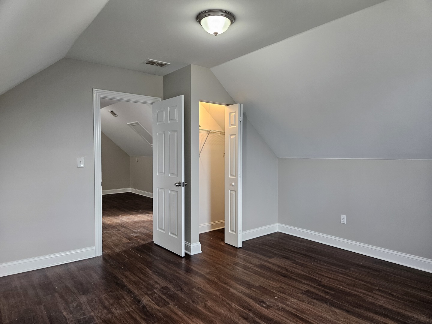 827 W 33rd Place 4 Property Photo 15