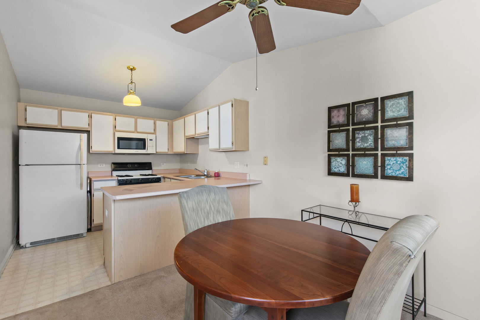 1012 Saxon Court C Property Photo 7