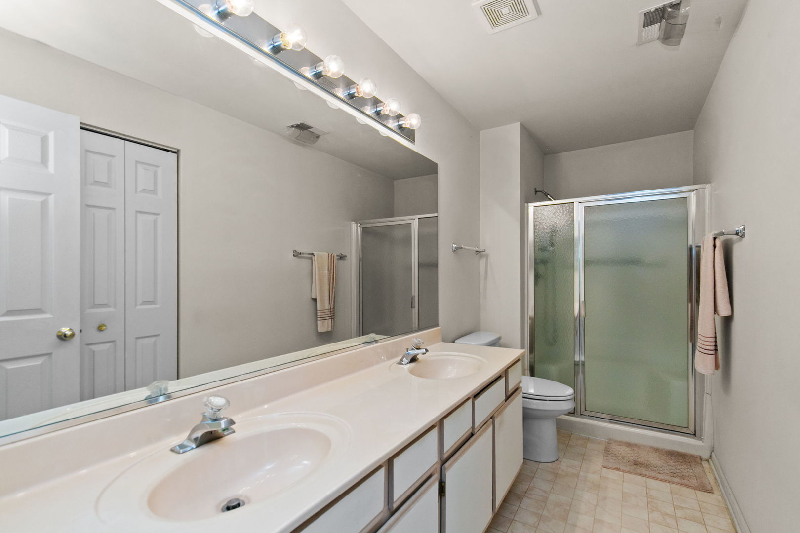 1012 Saxon Court C Property Photo 13