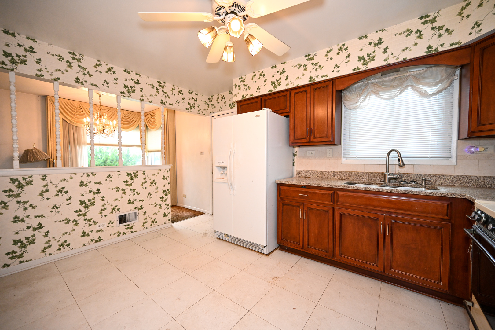 1322 S Arlington Heights Road Property Photo 4