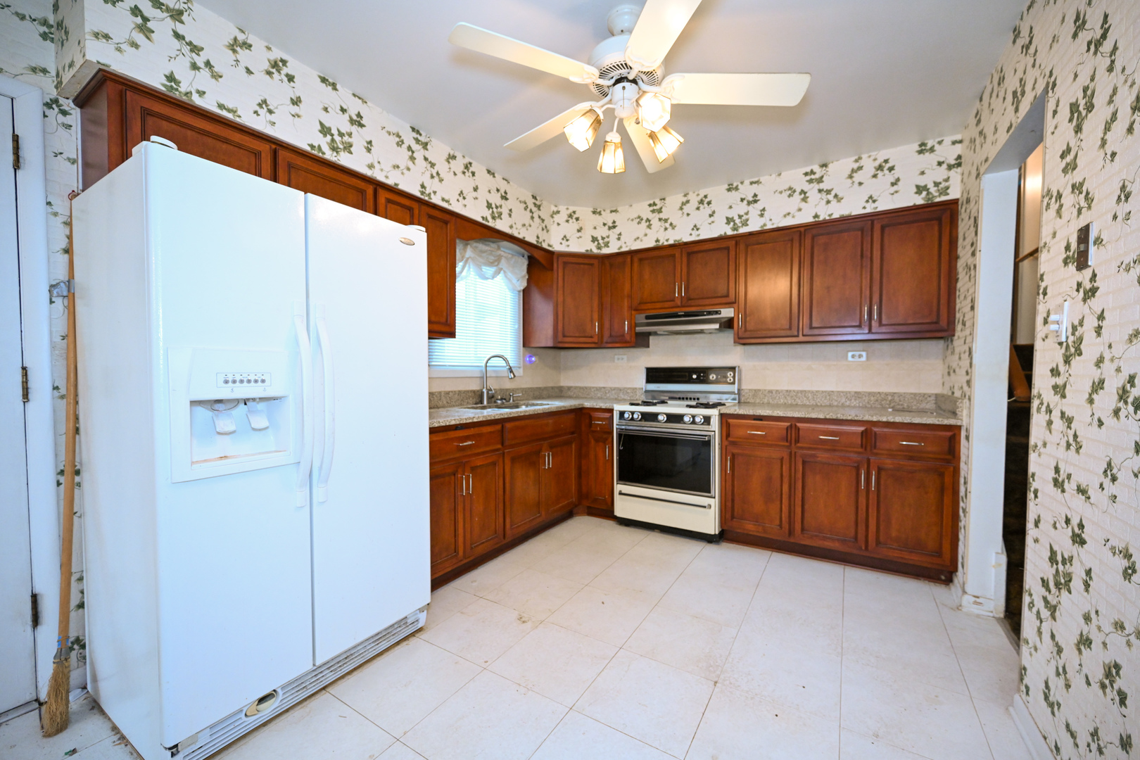 1322 S Arlington Heights Road Property Photo 5