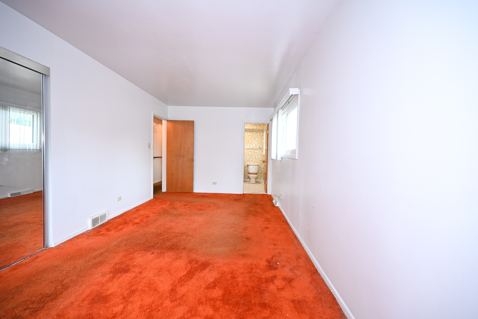 1322 S Arlington Heights Road Property Photo 7