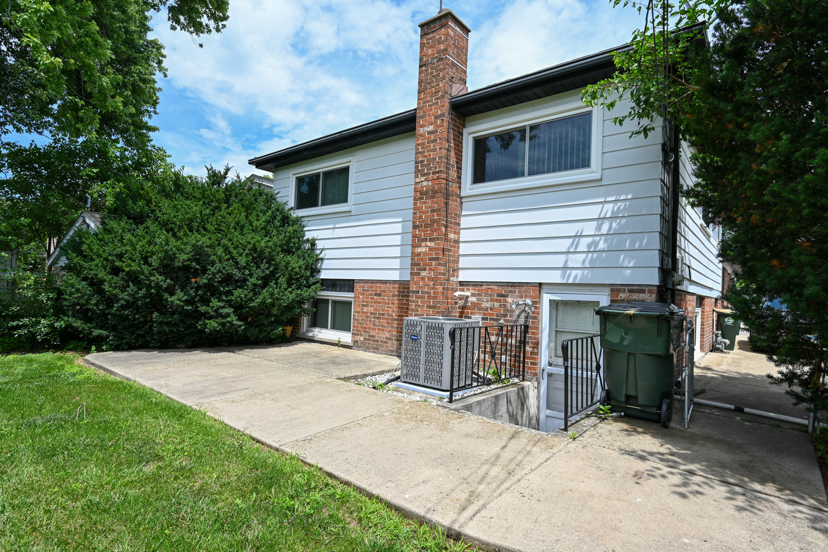 1322 S Arlington Heights Road Property Photo 14