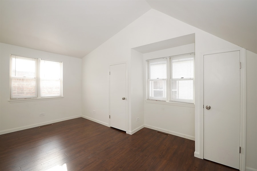 3243 N Western Avenue Property Photo 13