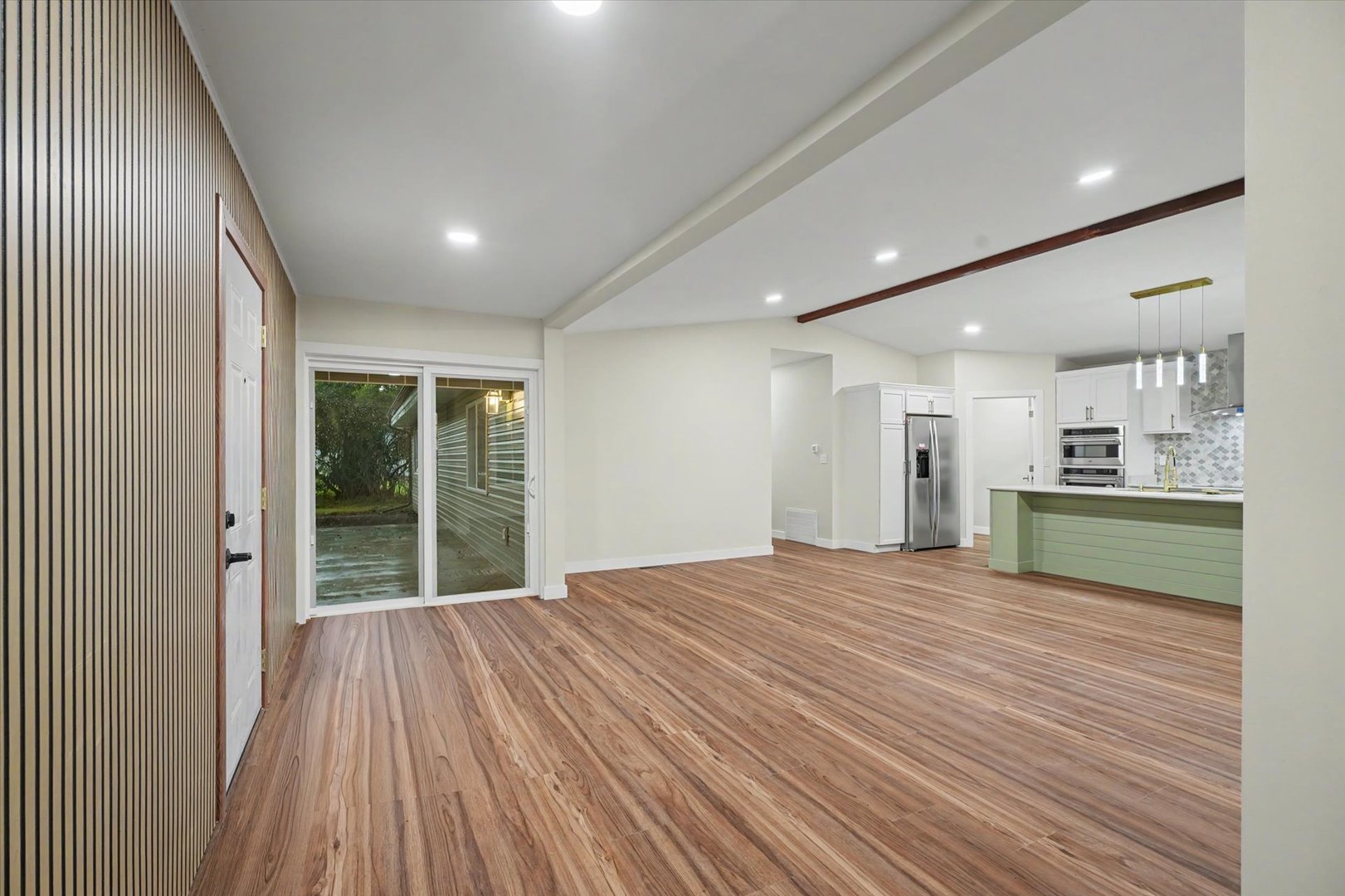 1303 S Western Avenue Property Photo 6