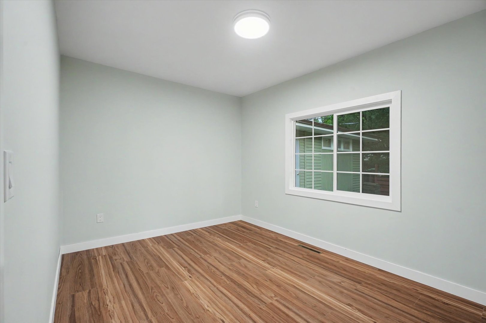 1303 S Western Avenue Property Photo 26