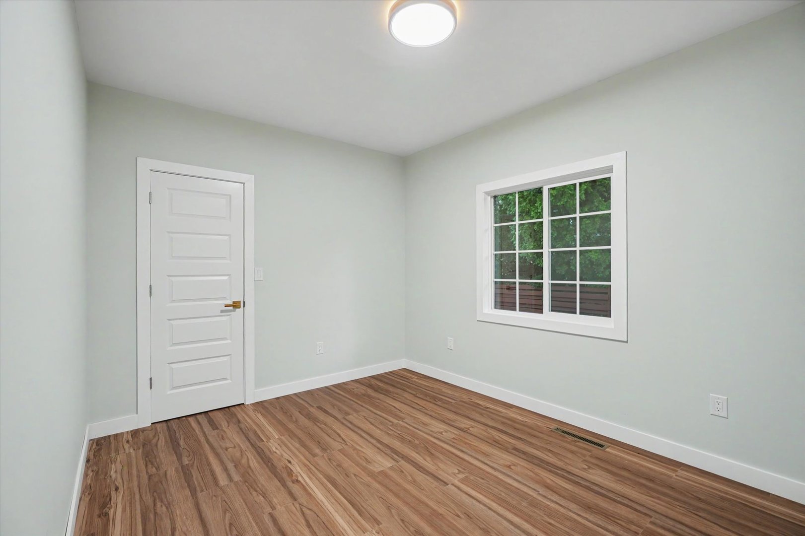 1303 S Western Avenue Property Photo 28