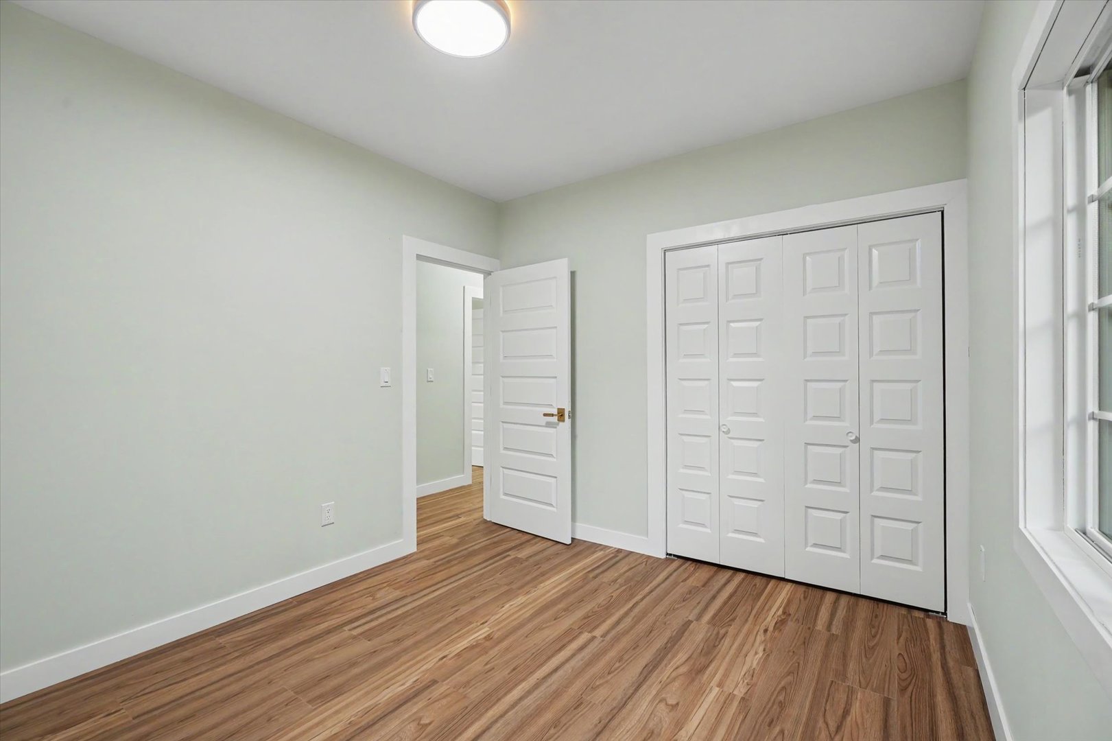 1303 S Western Avenue Property Photo 31