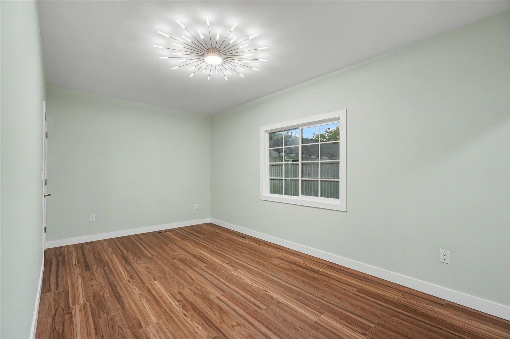 1303 S Western Avenue Property Photo 32