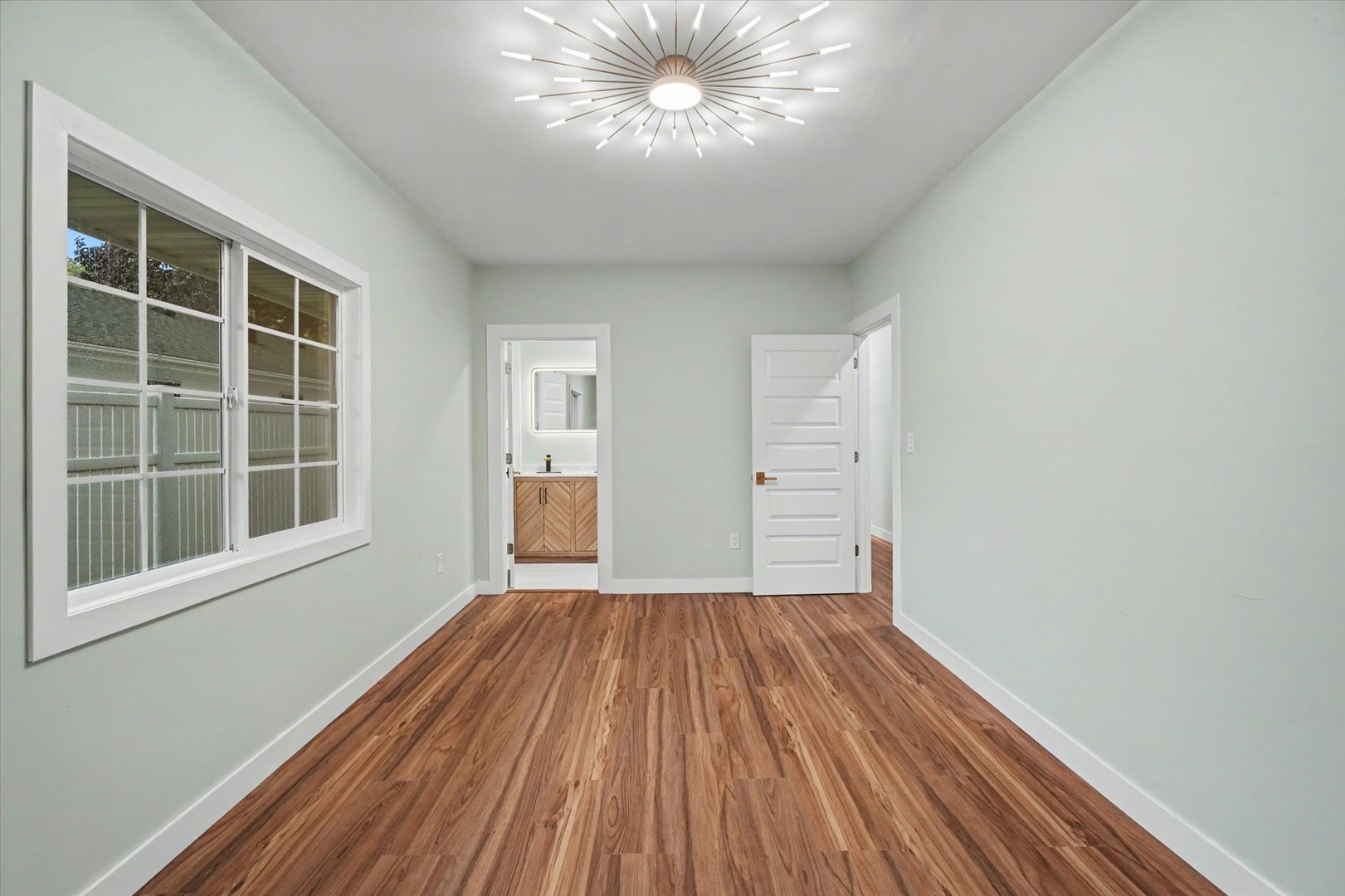 1303 S Western Avenue Property Photo 33