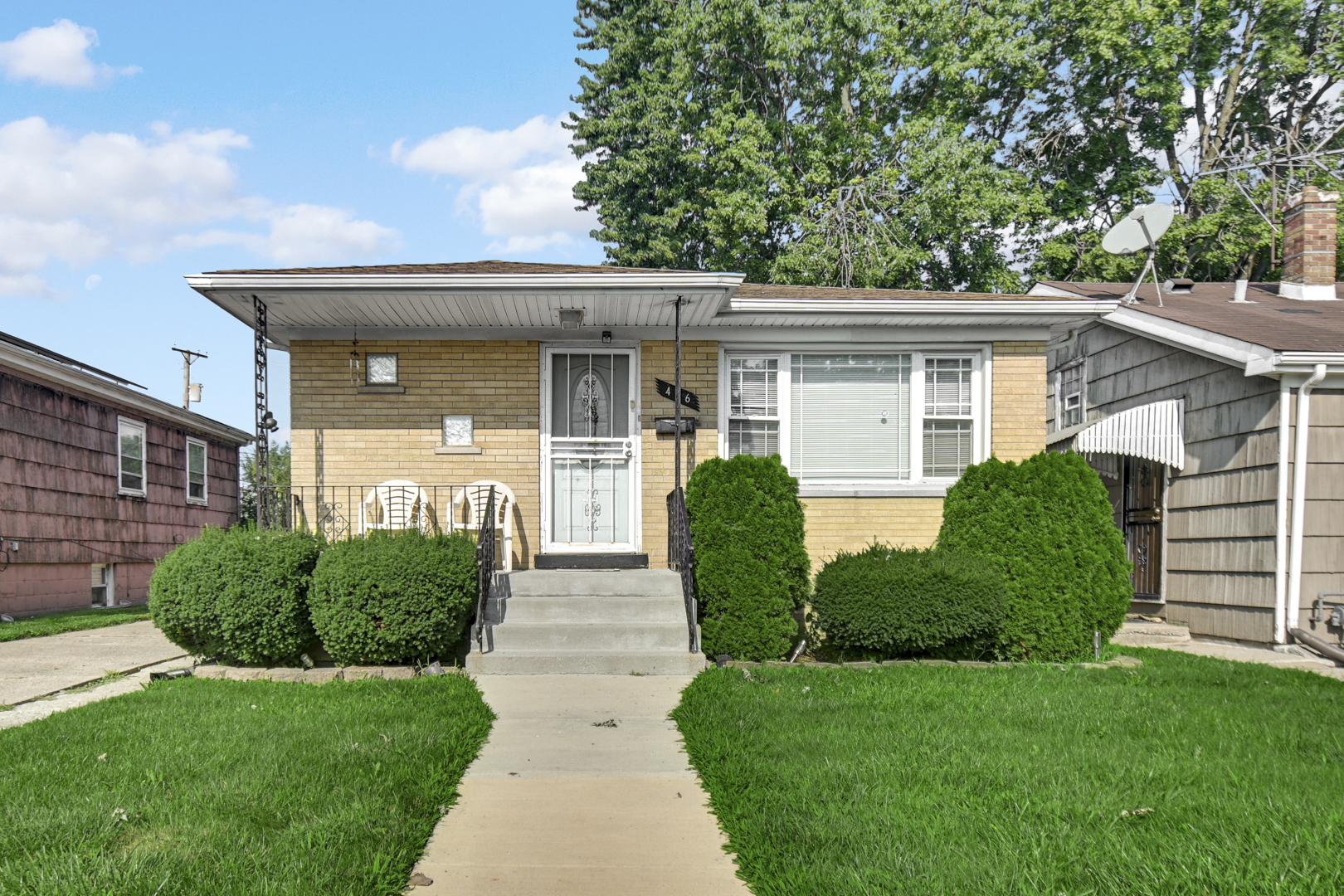 446 Greenbay Avenue Property Photo 2