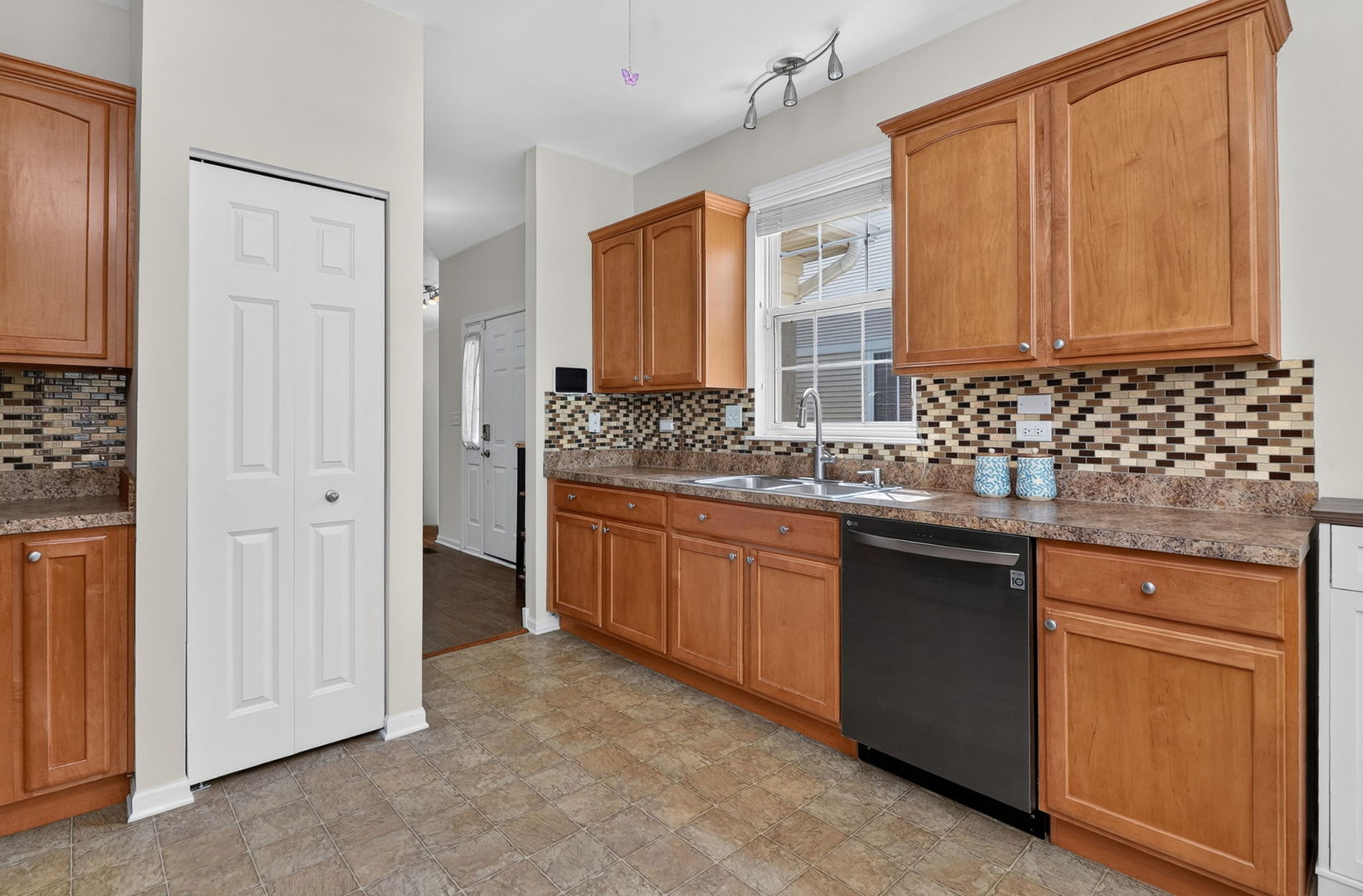 8218 Tremont Lane Property Photo 7