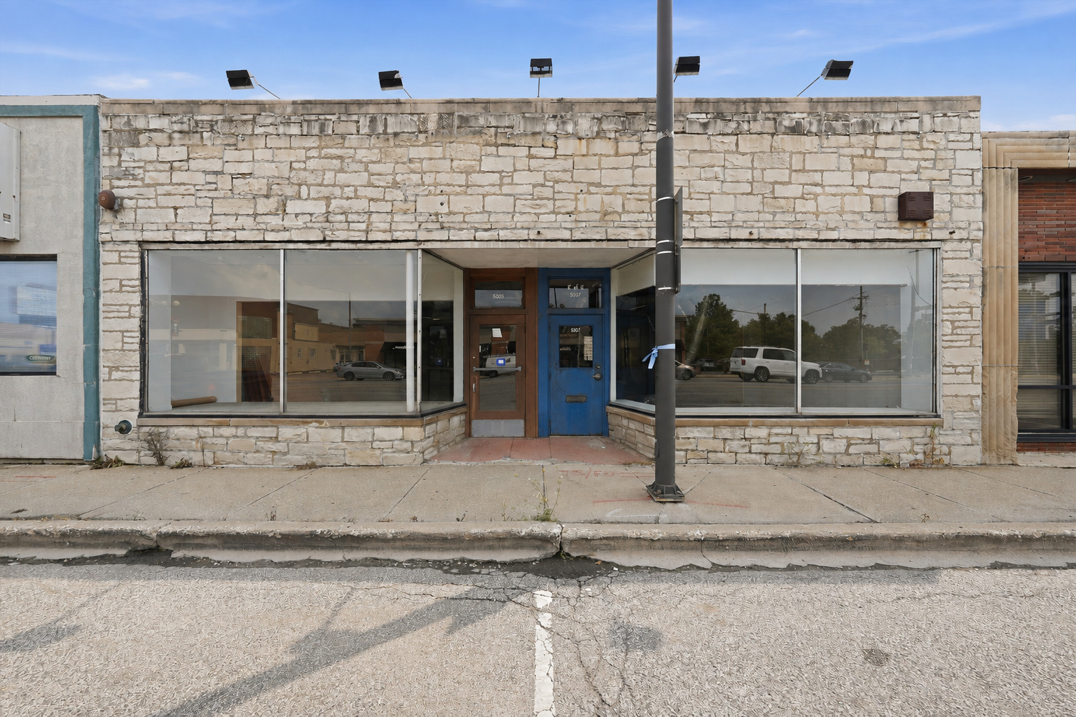 5005 W 95th Street Property Photo 1