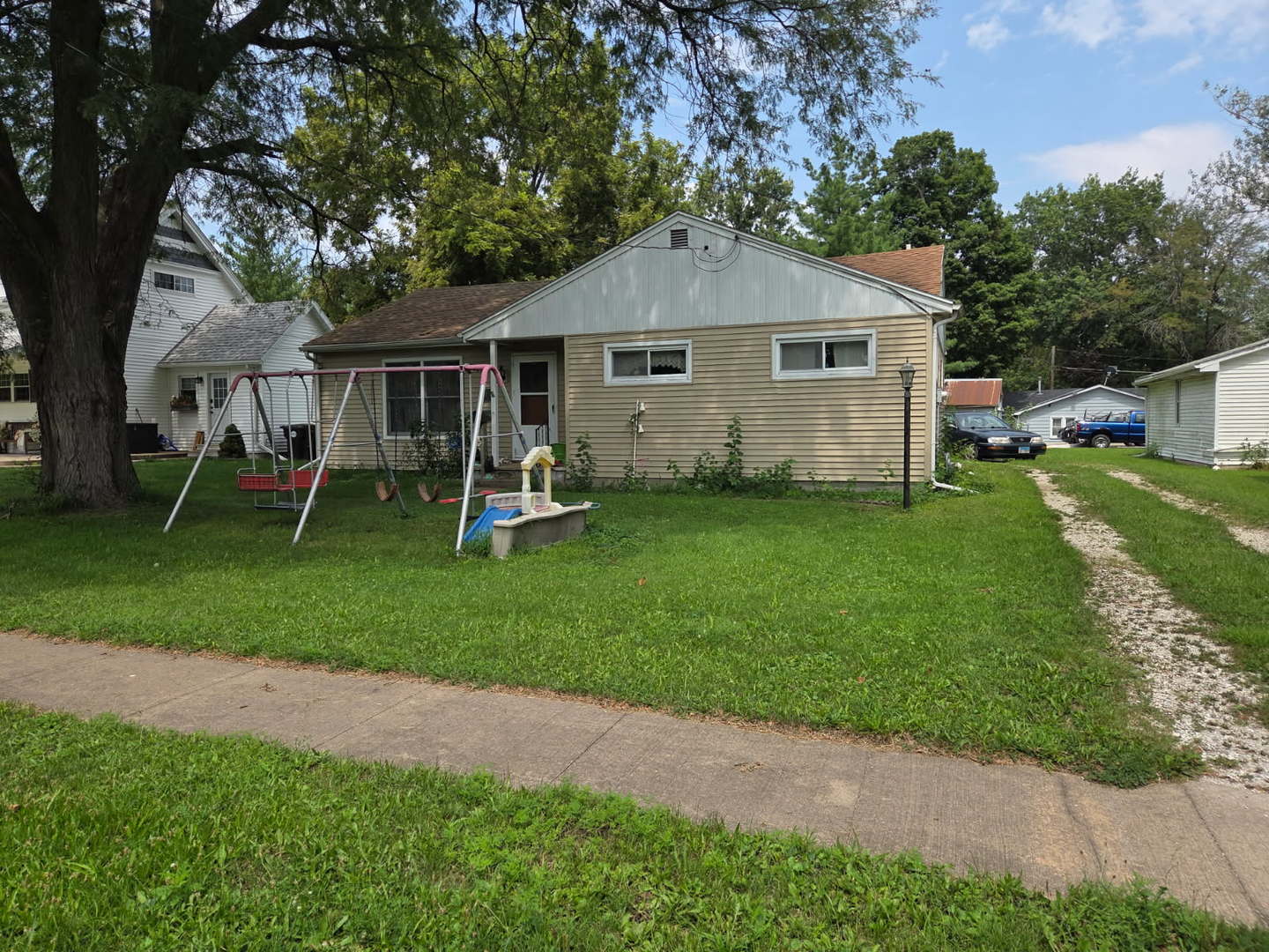 825 Locust Street