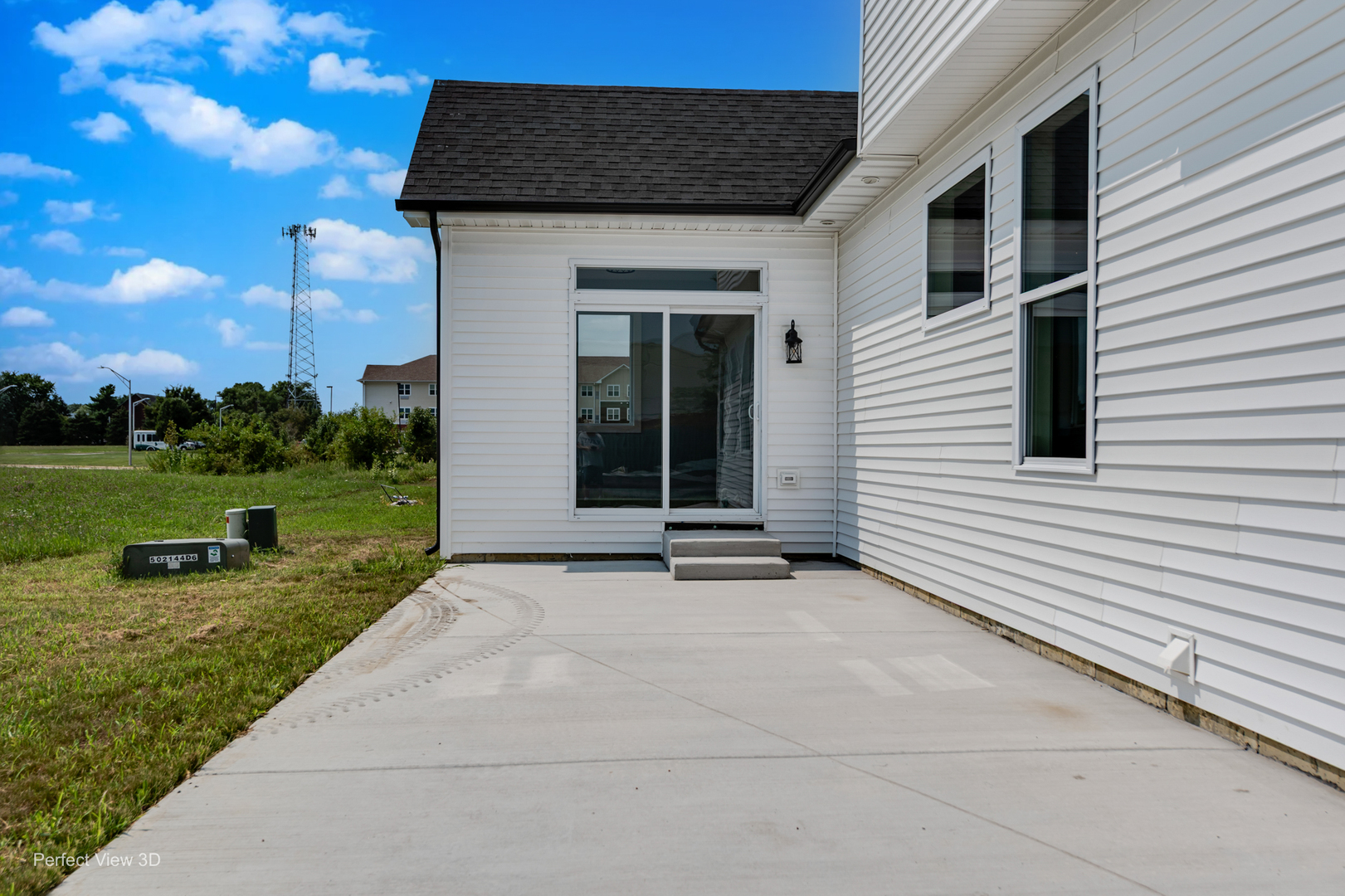 2080 Waters Edge Drive Property Photo 3