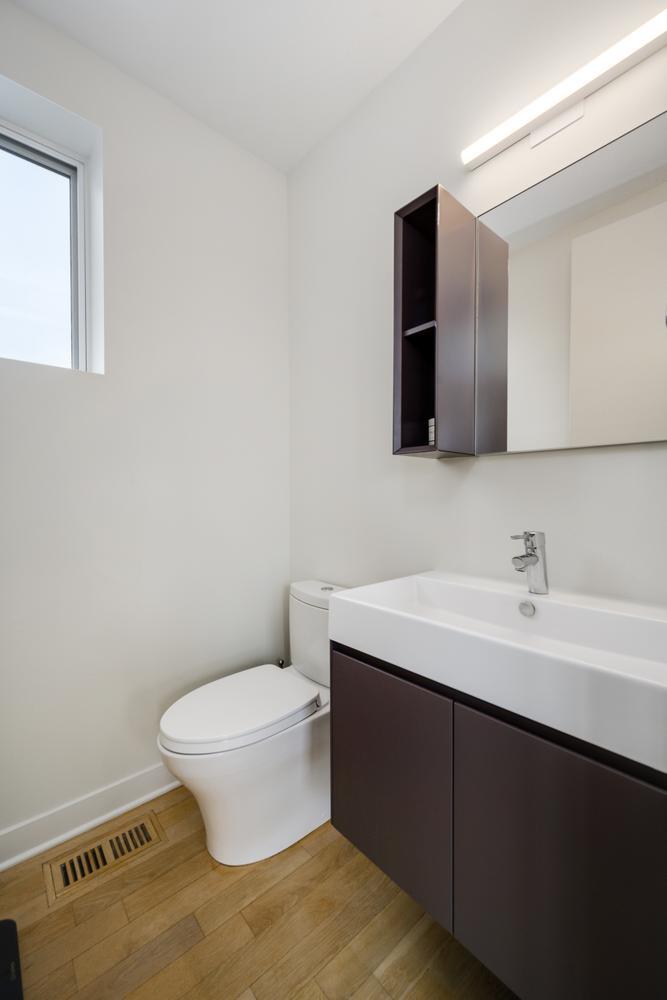 530 W Dickens Avenue 401 Property Photo 16