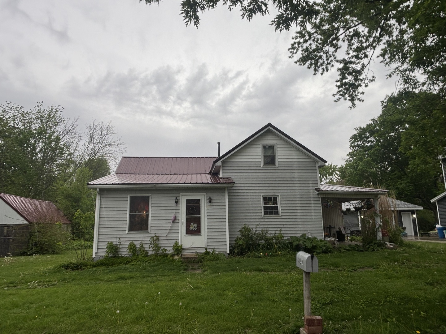 309 E Walnut Street Property Photo 2